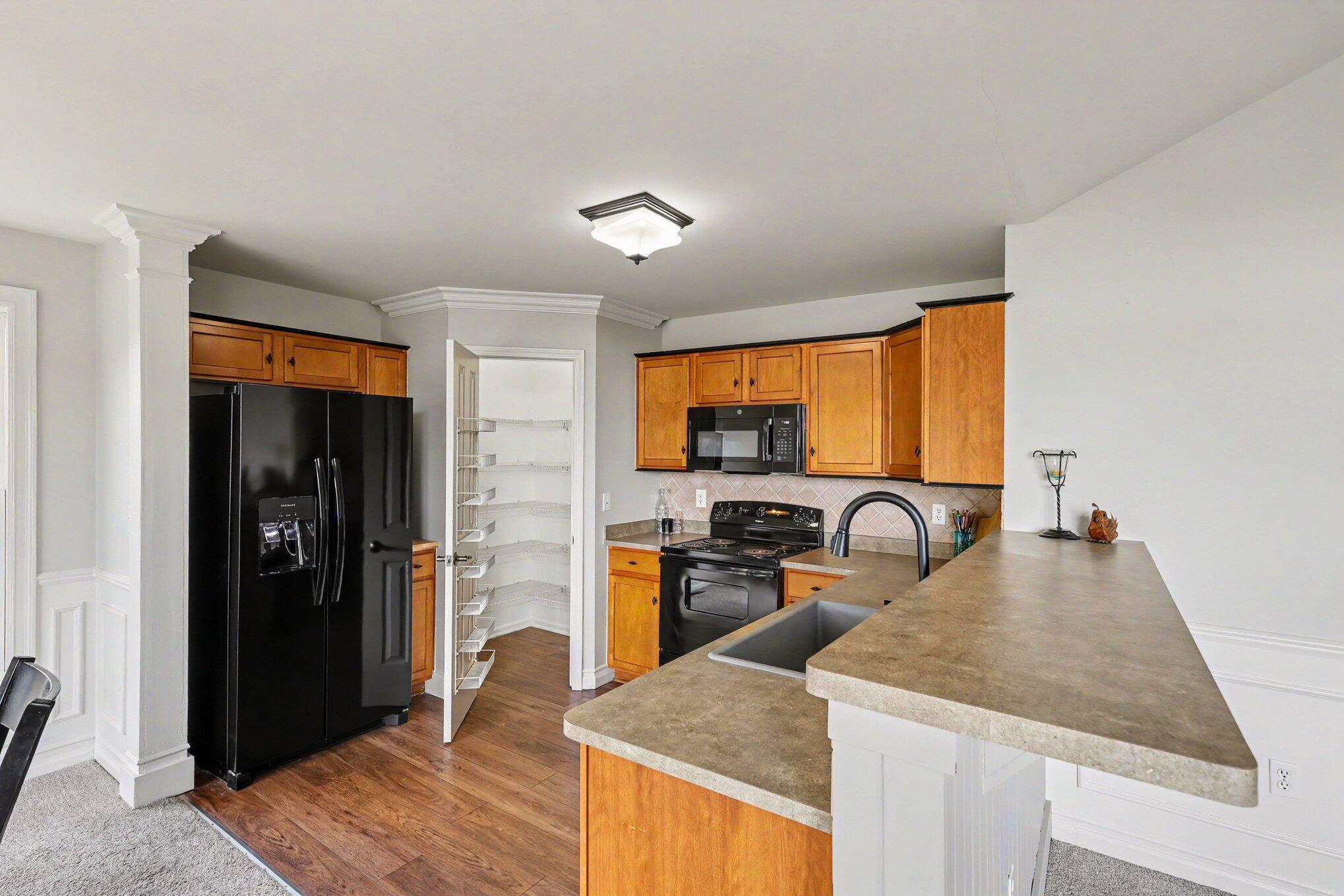 4324 Hampton Ridge Boulevard Howell, MI 48843 - Photo 11 of 27 great pantry