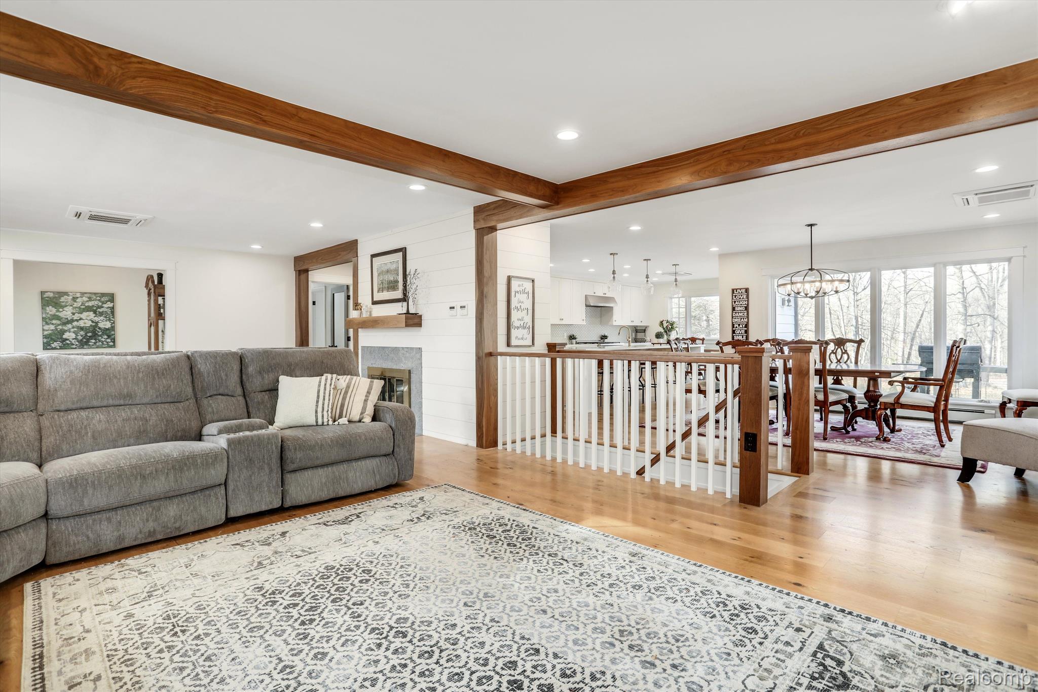 50300 Hanford Road Canton, MI 48187 - Photo 12 of 31 Living room
