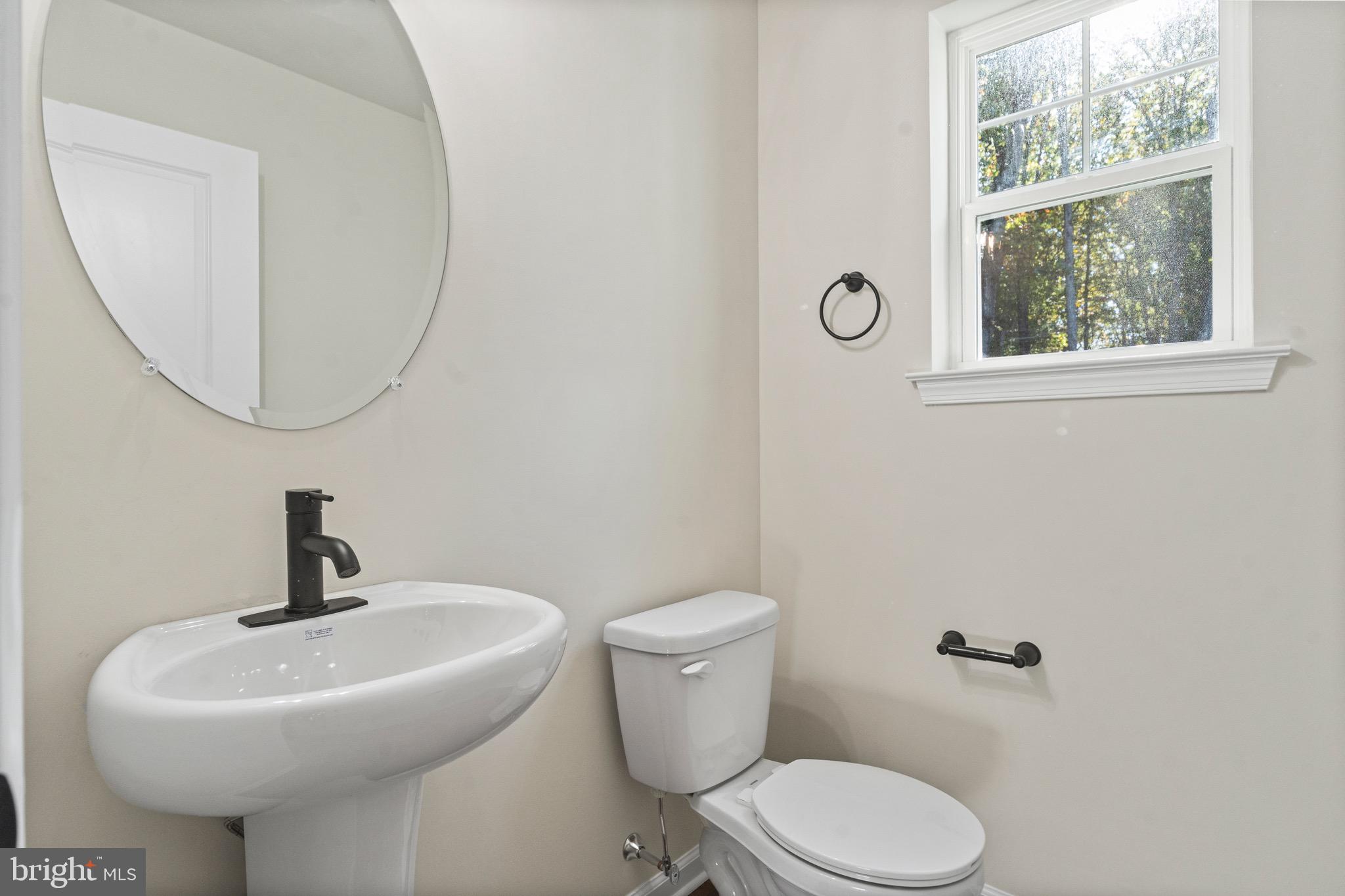 765 Little Mill Road Monroeville, NJ 08343 - Photo 20 of 39 a bathroom with a toilet sink and mirror