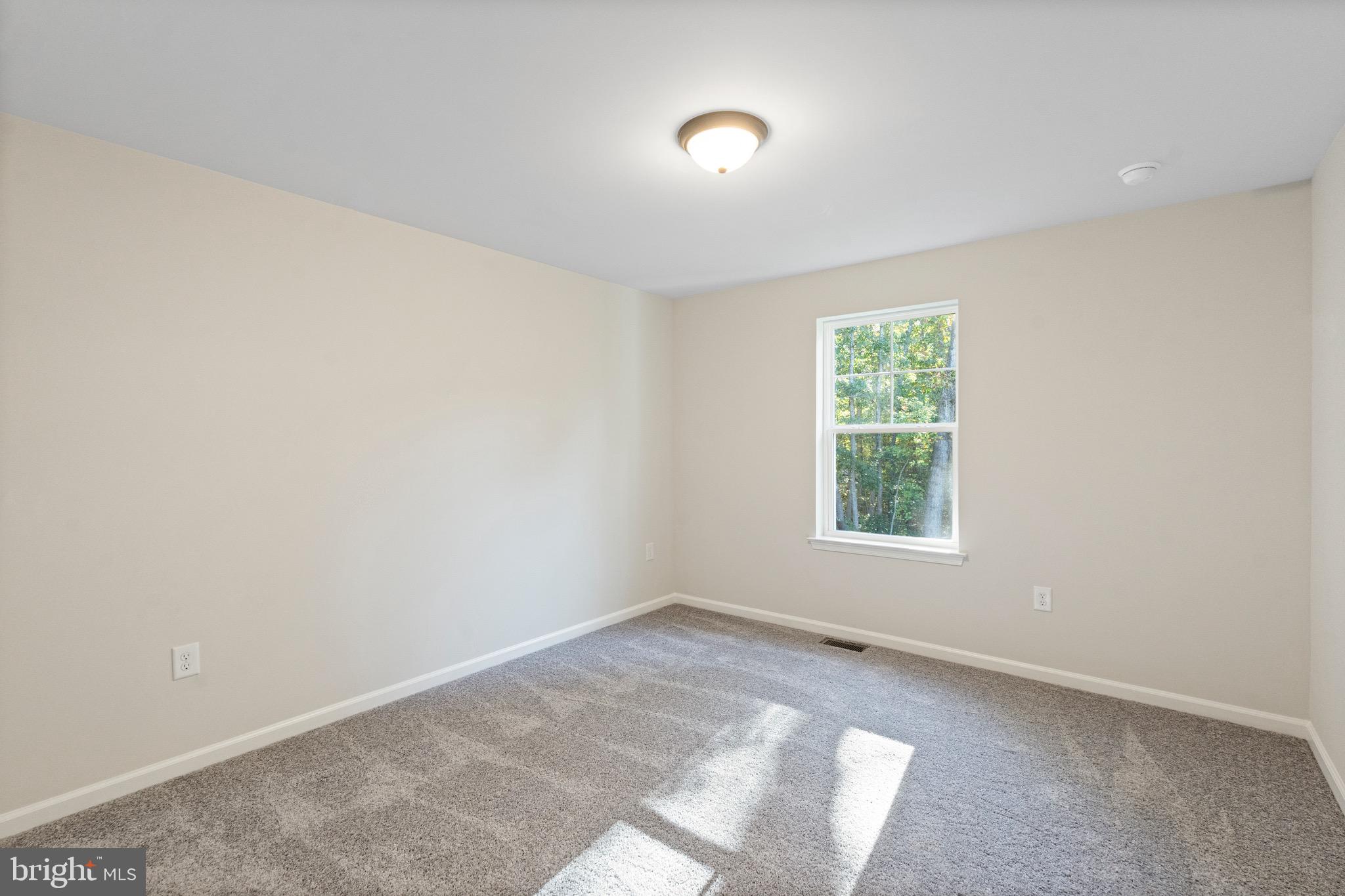 765 Little Mill Road Monroeville, NJ 08343 - Photo 23 of 39 an empty room with a window