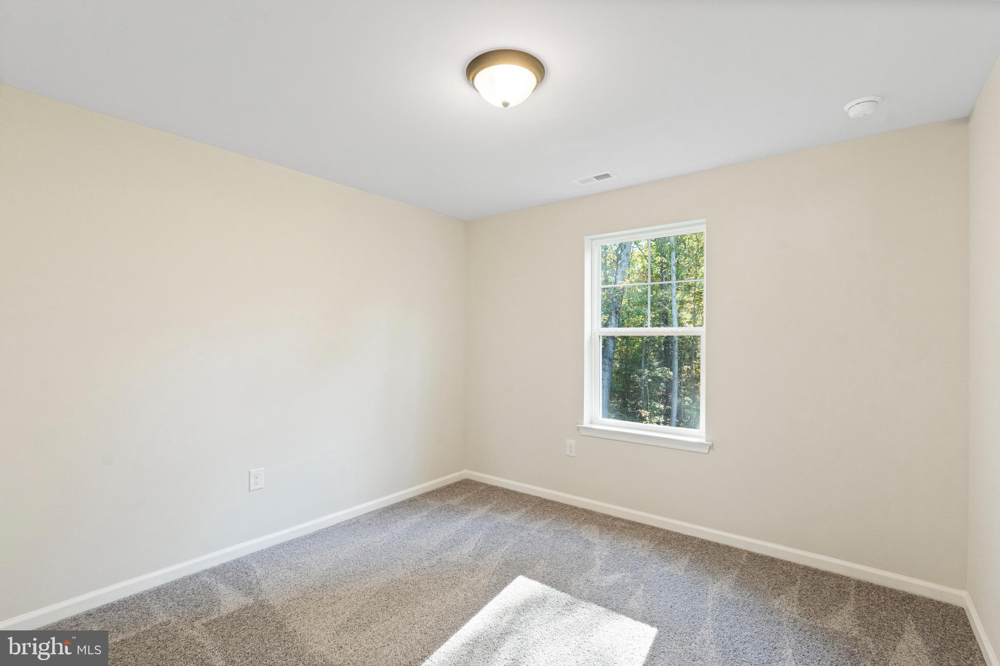 765 Little Mill Road Monroeville, NJ 08343 - Photo 26 of 39 an empty room with a window