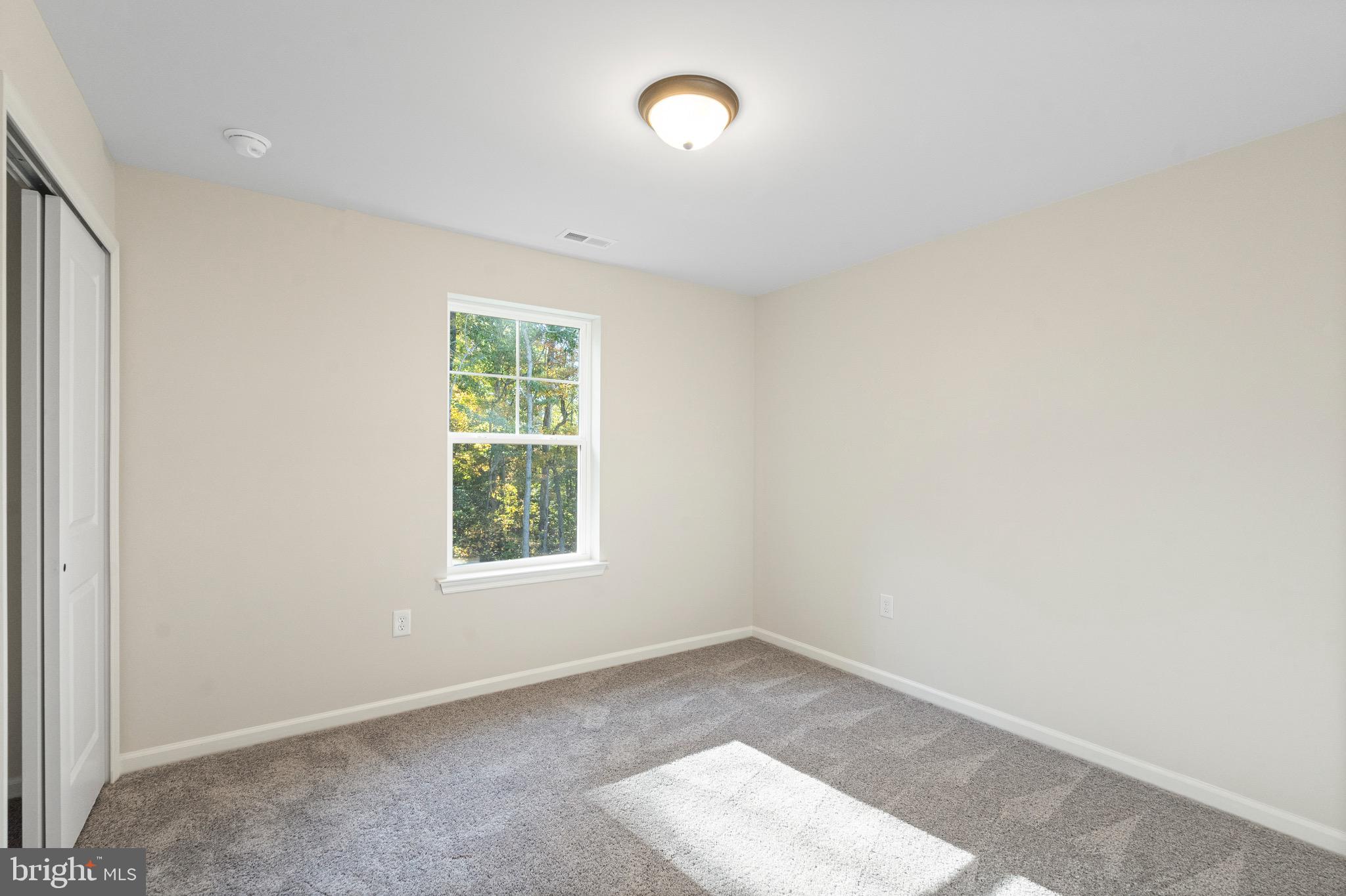 765 Little Mill Road Monroeville, NJ 08343 - Photo 28 of 39 an empty room with a window