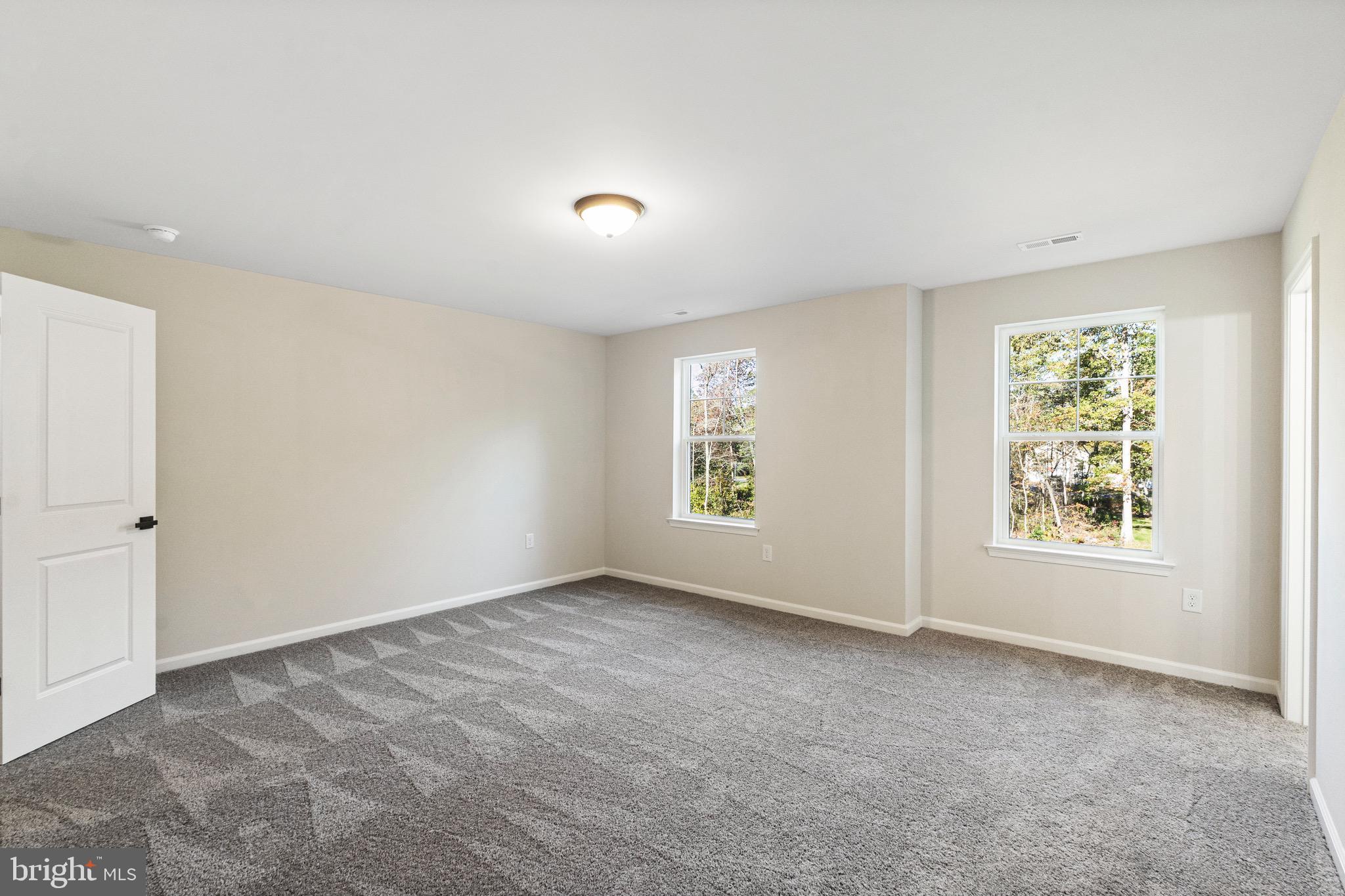 765 Little Mill Road Monroeville, NJ 08343 - Photo 30 of 39 an empty room with windows