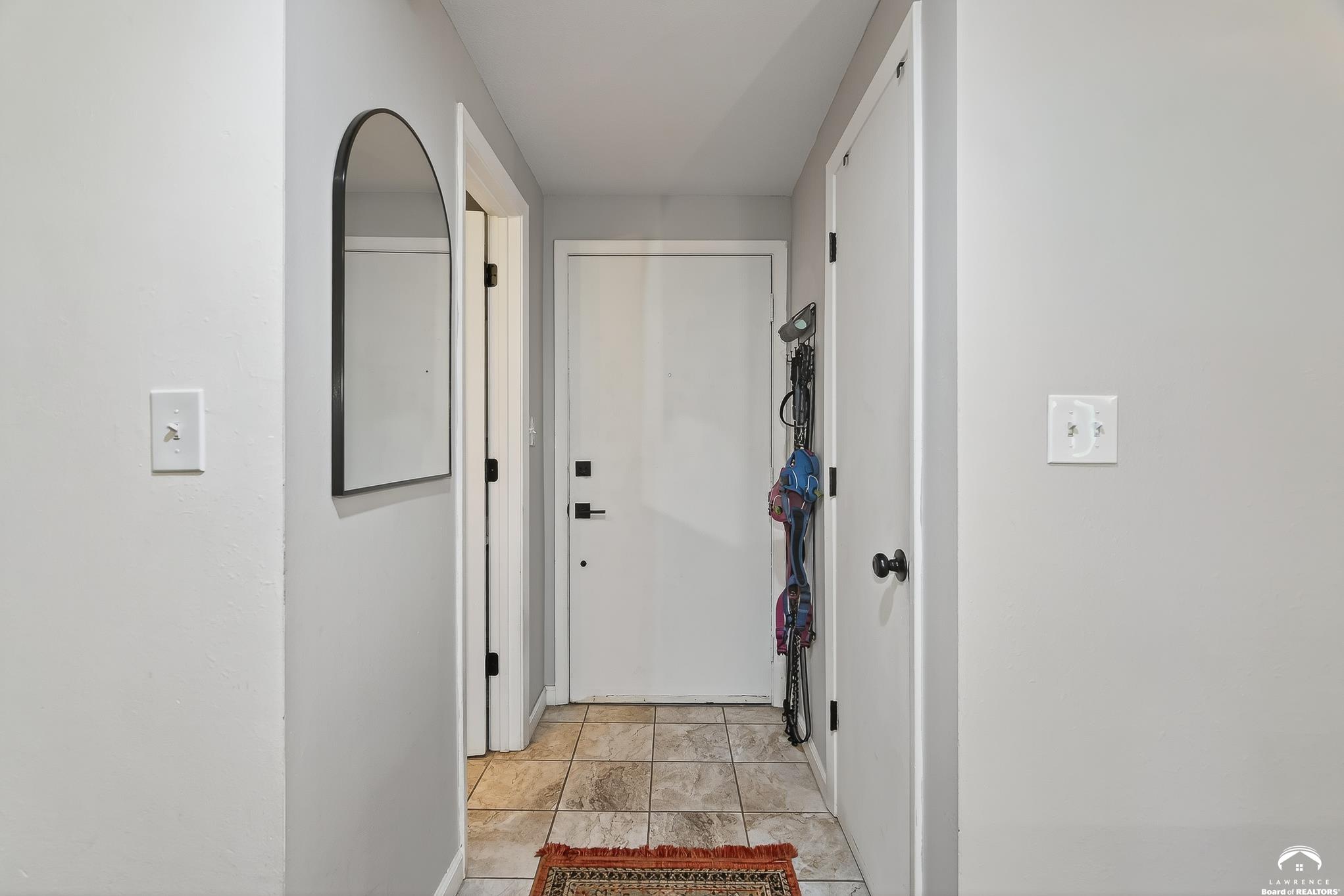 8277 Monrovia Street Lenexa, KS 66215 - Photo 4 of 38