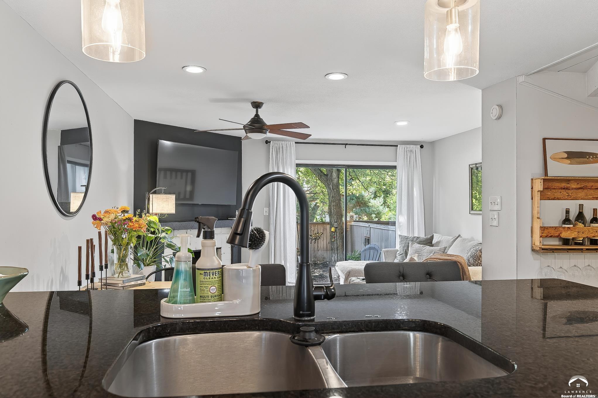 8277 Monrovia Street Lenexa, KS 66215 - Photo 7 of 38