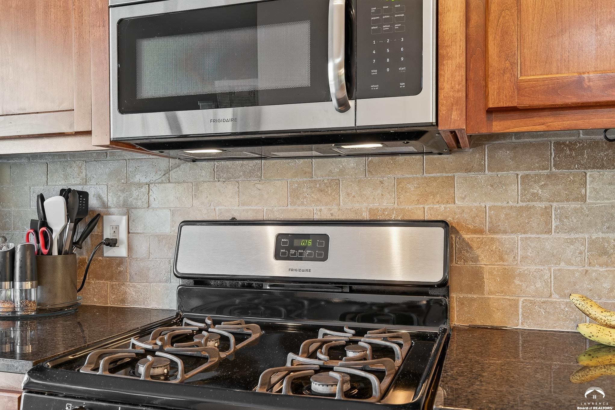 8277 Monrovia Street Lenexa, KS 66215 - Photo 8 of 38