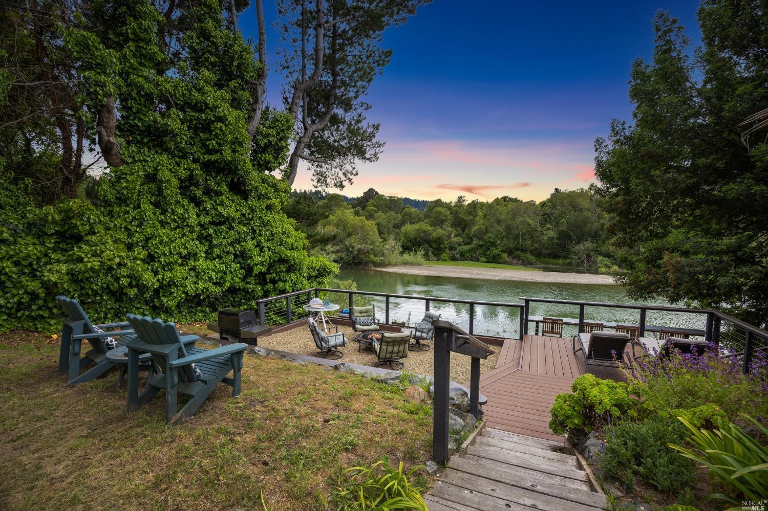 Gorgeous river lot with private deck and remodeled home. Also listed as MLS #323029397