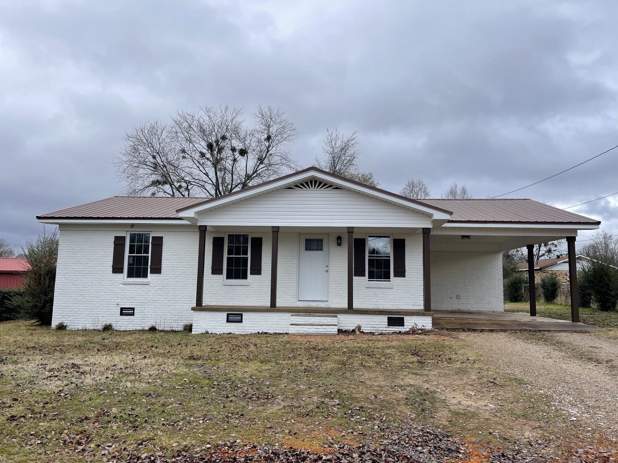 255 Maple Street Savannah, TN 38372 - Photo 4 of 20 front view of a house with a yard