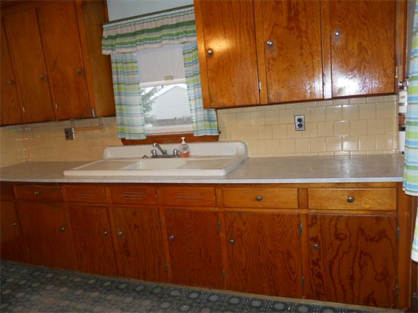 12 Griffin Road Peabody, MA 01960 - Photo 3 of 12 Gallery Image 3