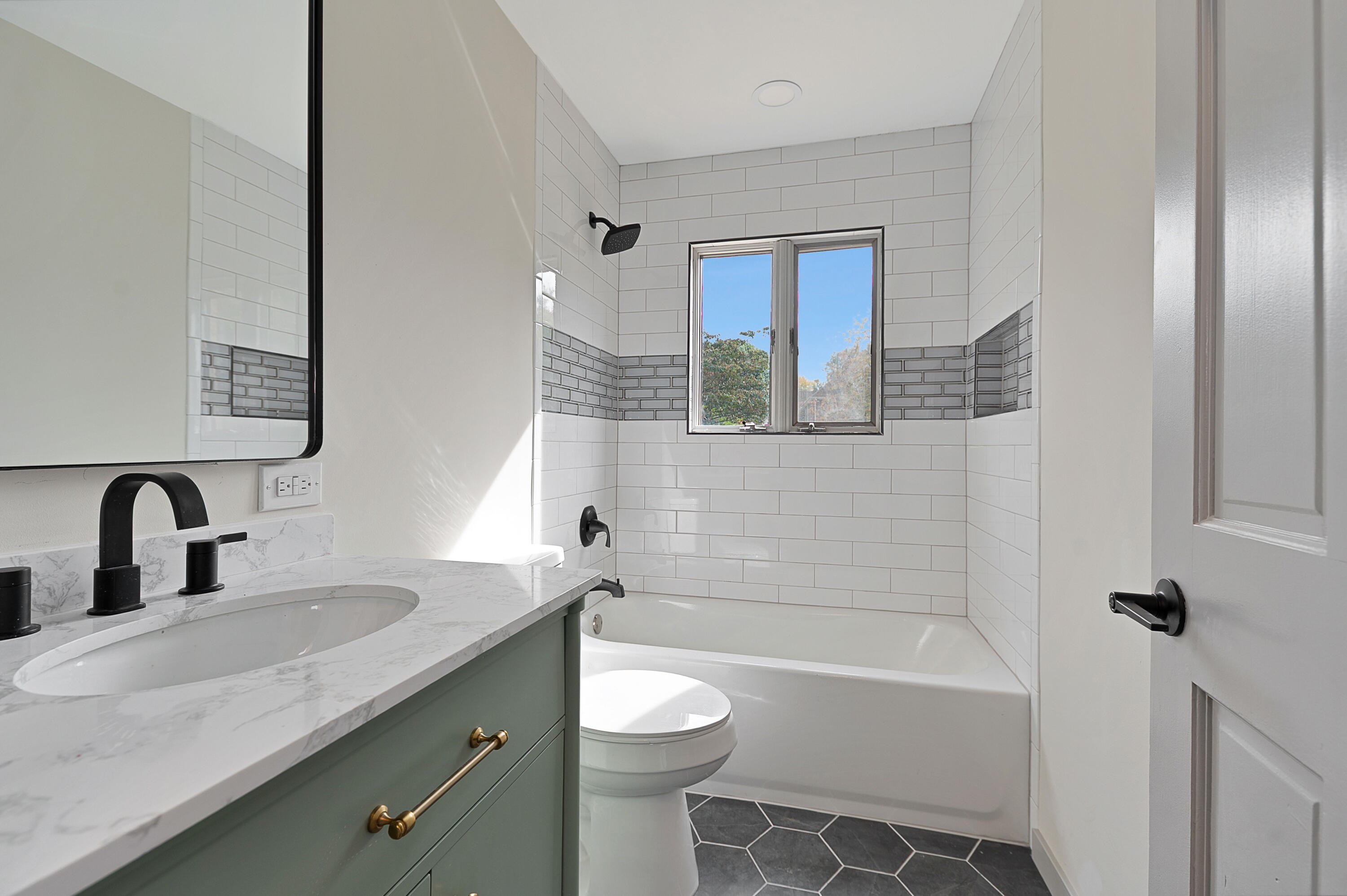 108 Kennedy Road Covington, KY 41011 - Photo 13 of 31