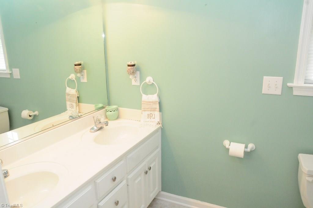 3676 Shadow Ridge Drive High Point, NC 27265 - Photo 12 of 20 Gallery Image 12