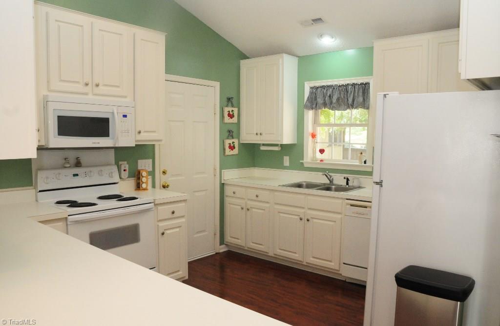 3676 Shadow Ridge Drive High Point, NC 27265 - Photo 8 of 20 Gallery Image 8