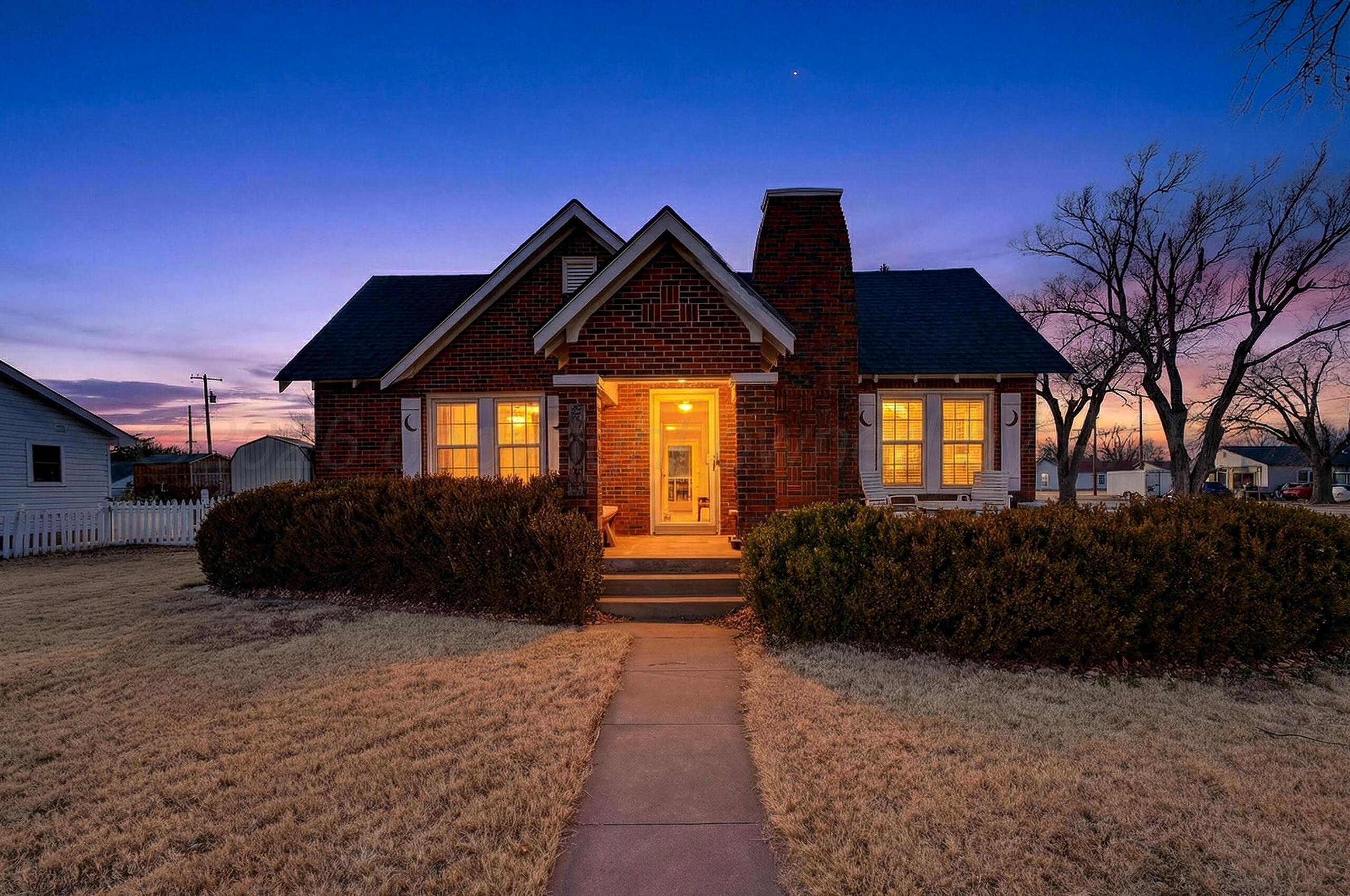 300 North Vine Street Claude, TX 79019 - Photo 1 of 56 001_Front