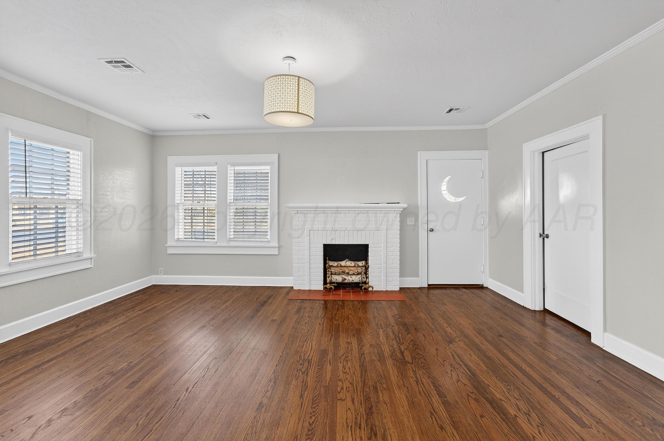 300 North Vine Street Claude, TX 79019 - Photo 11 of 56 011_Living-3