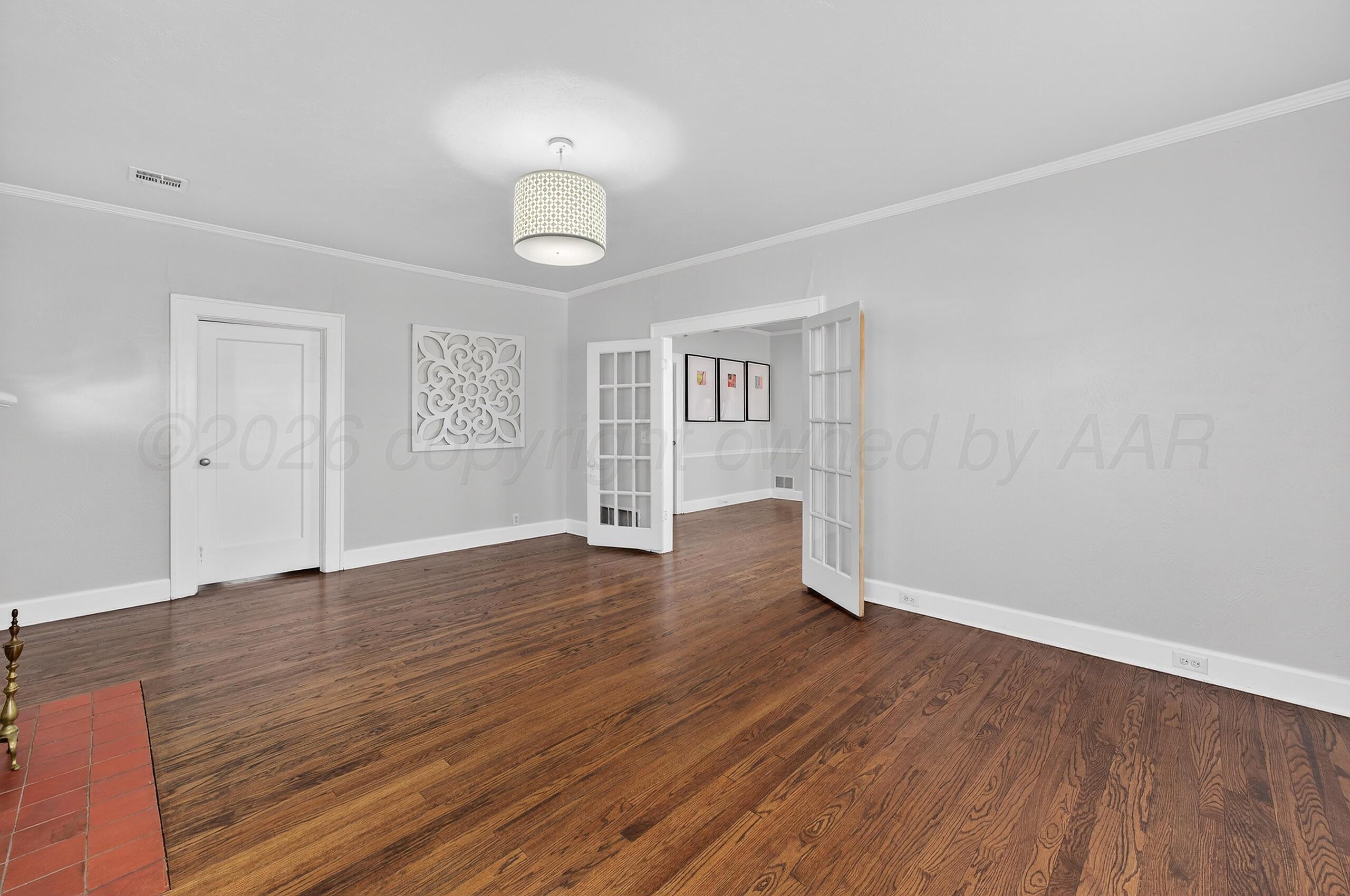 300 North Vine Street Claude, TX 79019 - Photo 12 of 56 012_Living-4