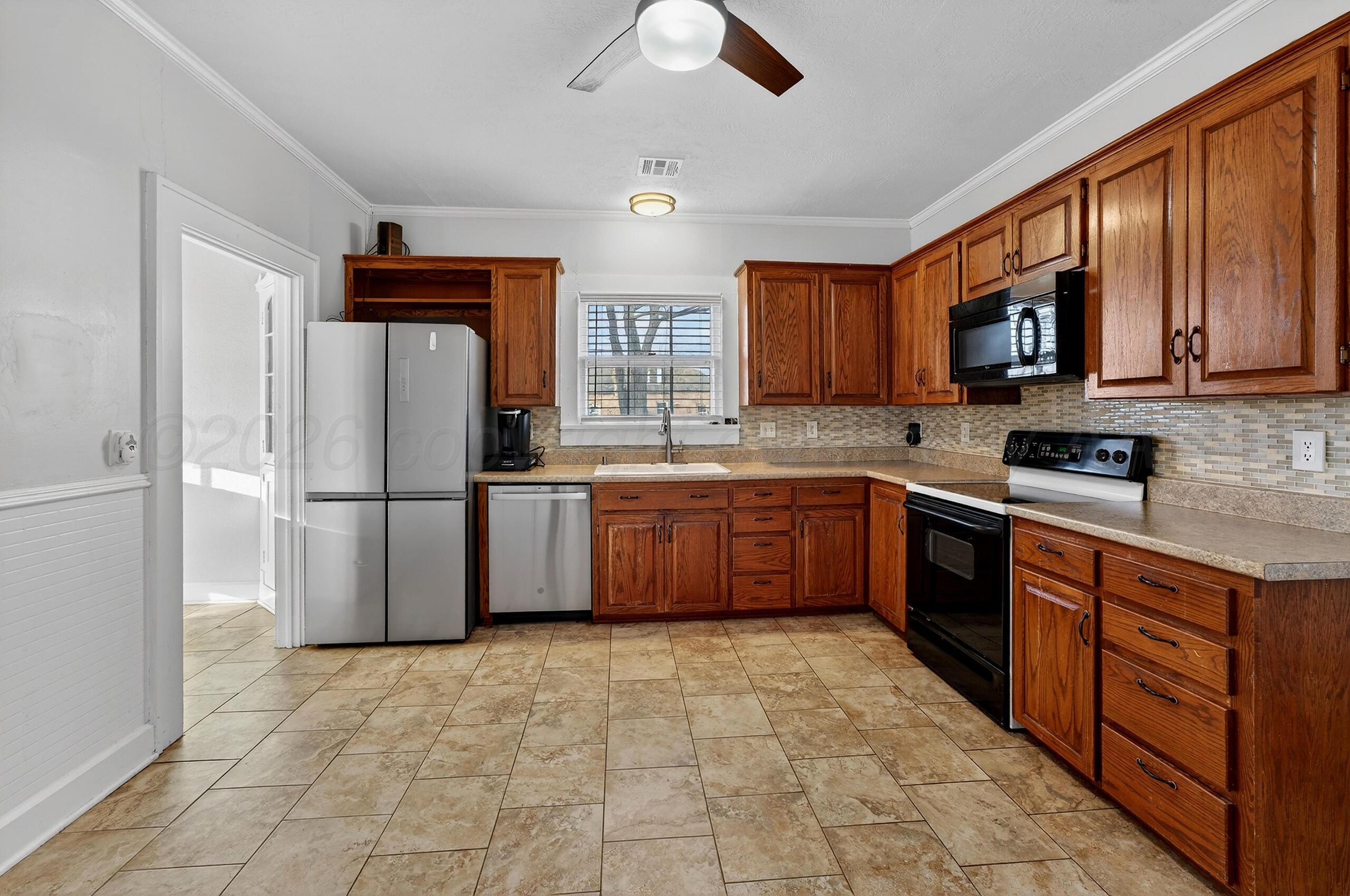 300 North Vine Street Claude, TX 79019 - Photo 17 of 56 017_Kitchen-2