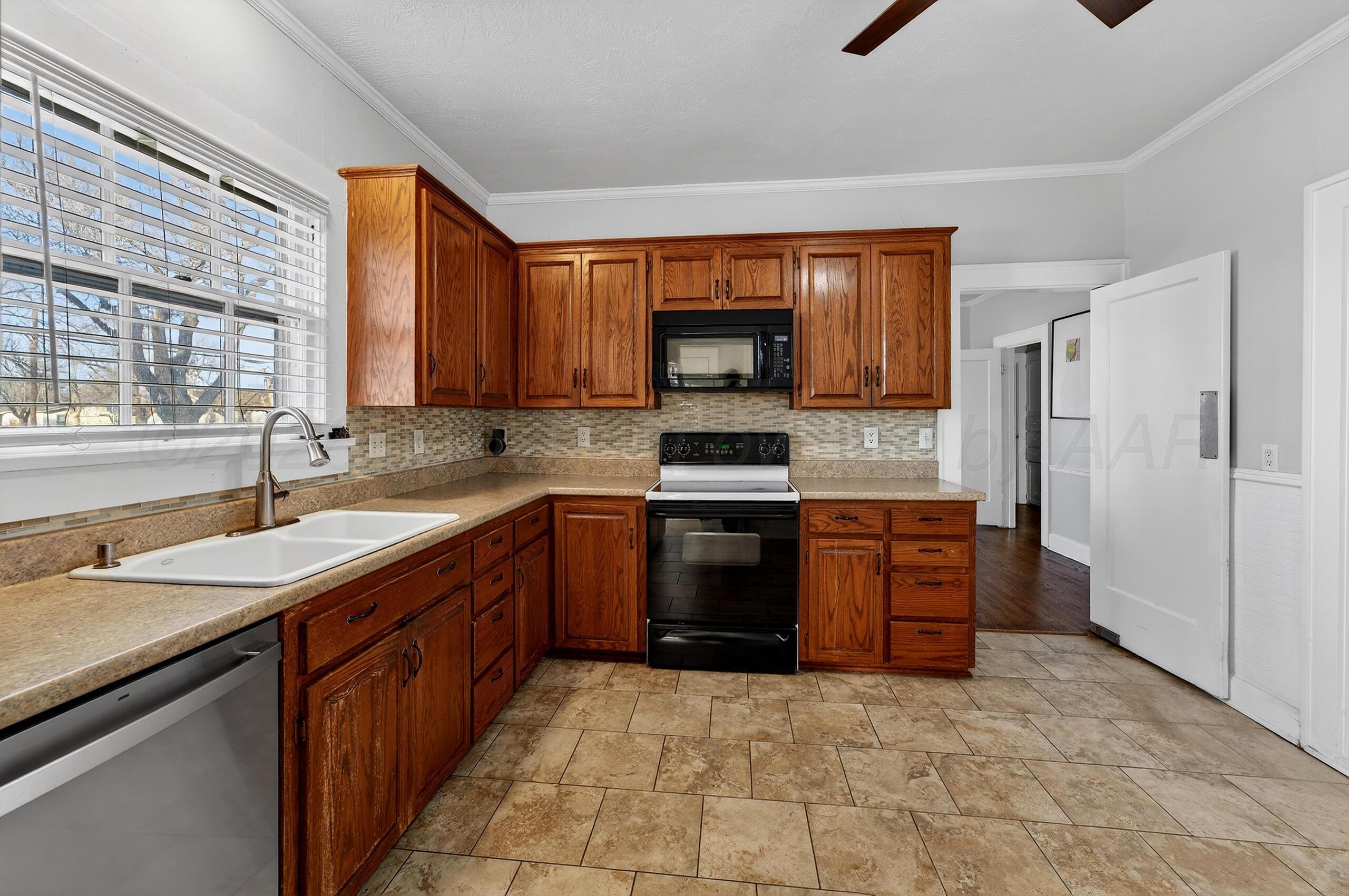 300 North Vine Street Claude, TX 79019 - Photo 19 of 56 019_Kitchen-4