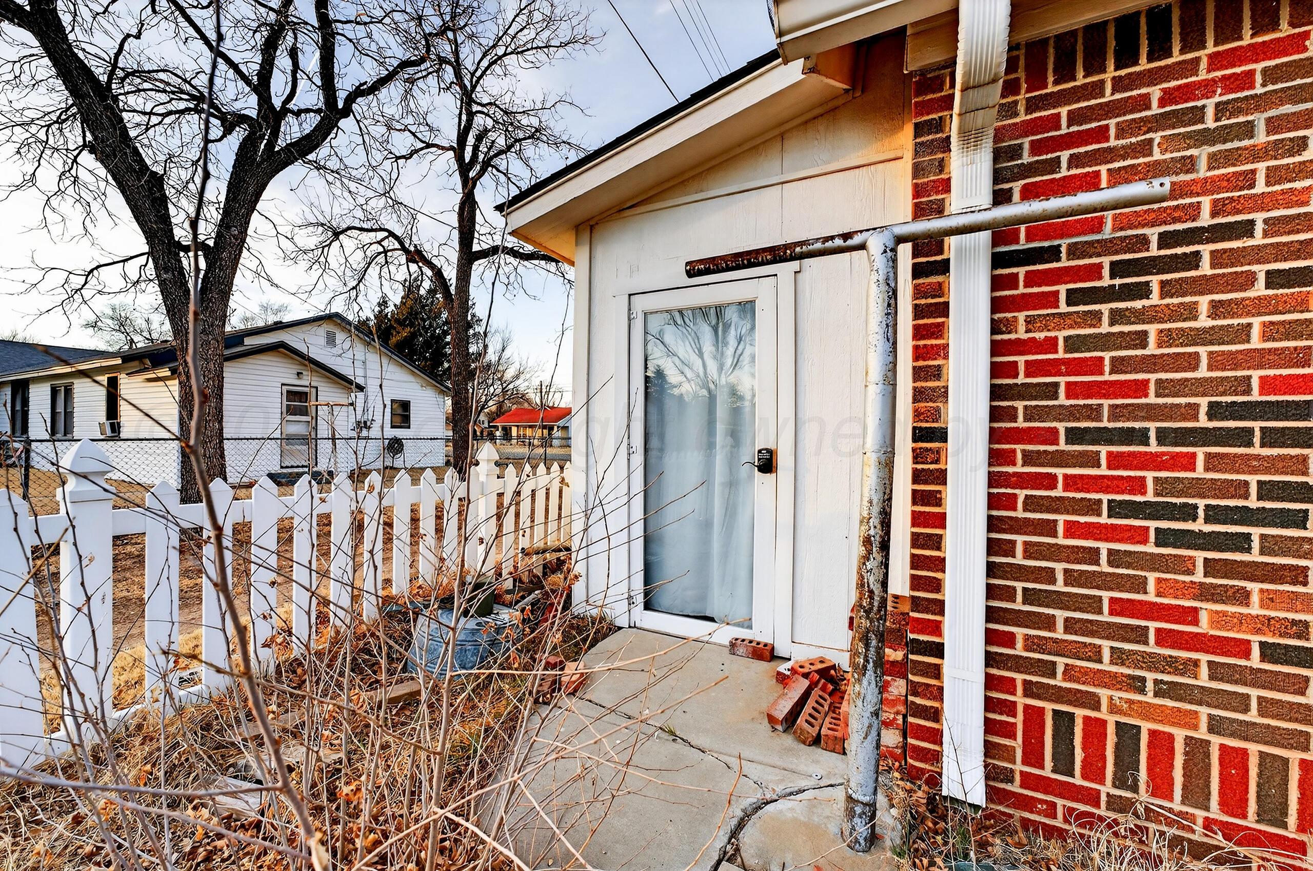 300 North Vine Street Claude, TX 79019 - Photo 49 of 56 049_Spa Room