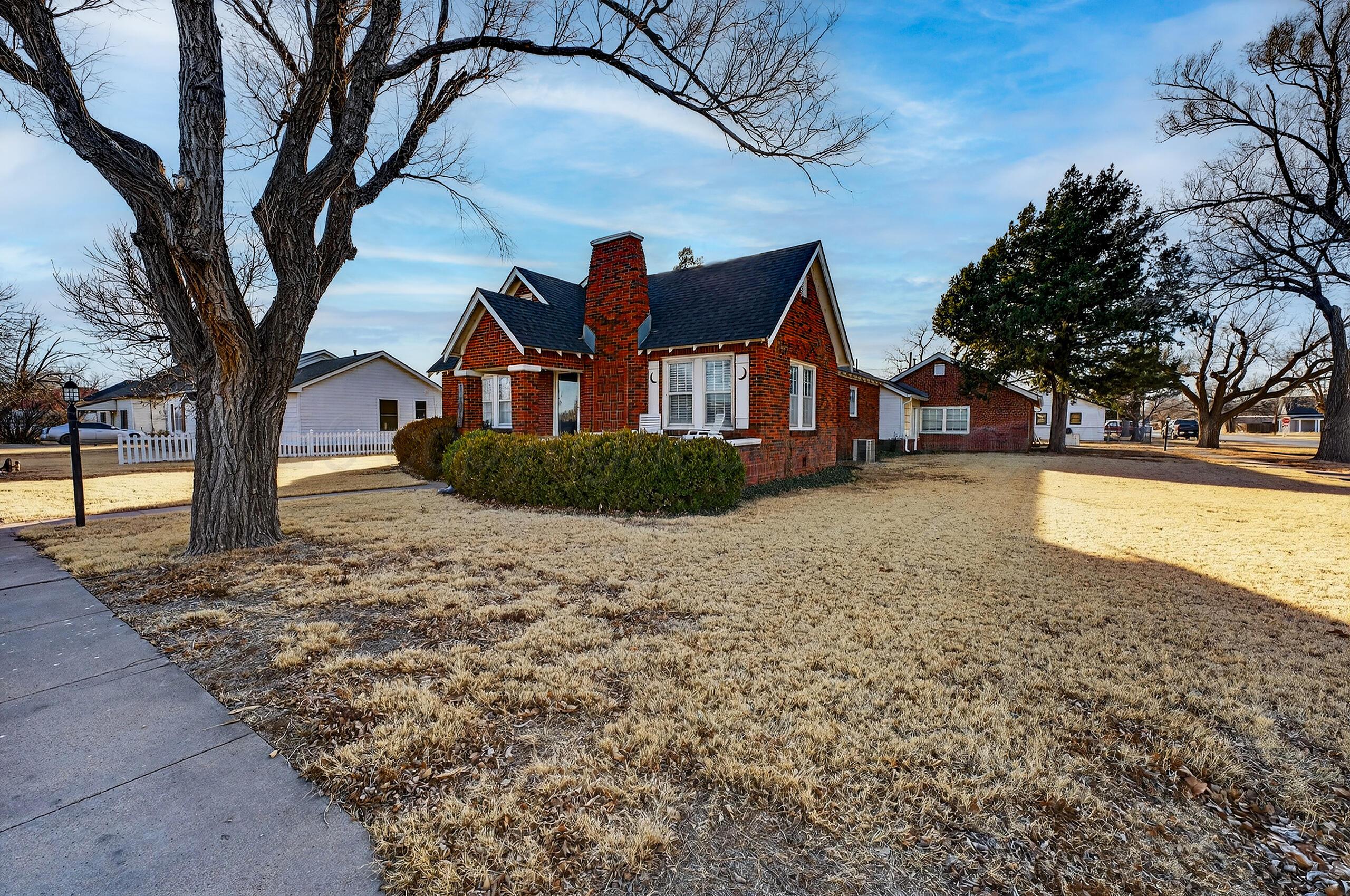 300 North Vine Street Claude, TX 79019 - Photo 5 of 56 005_Front-2-3