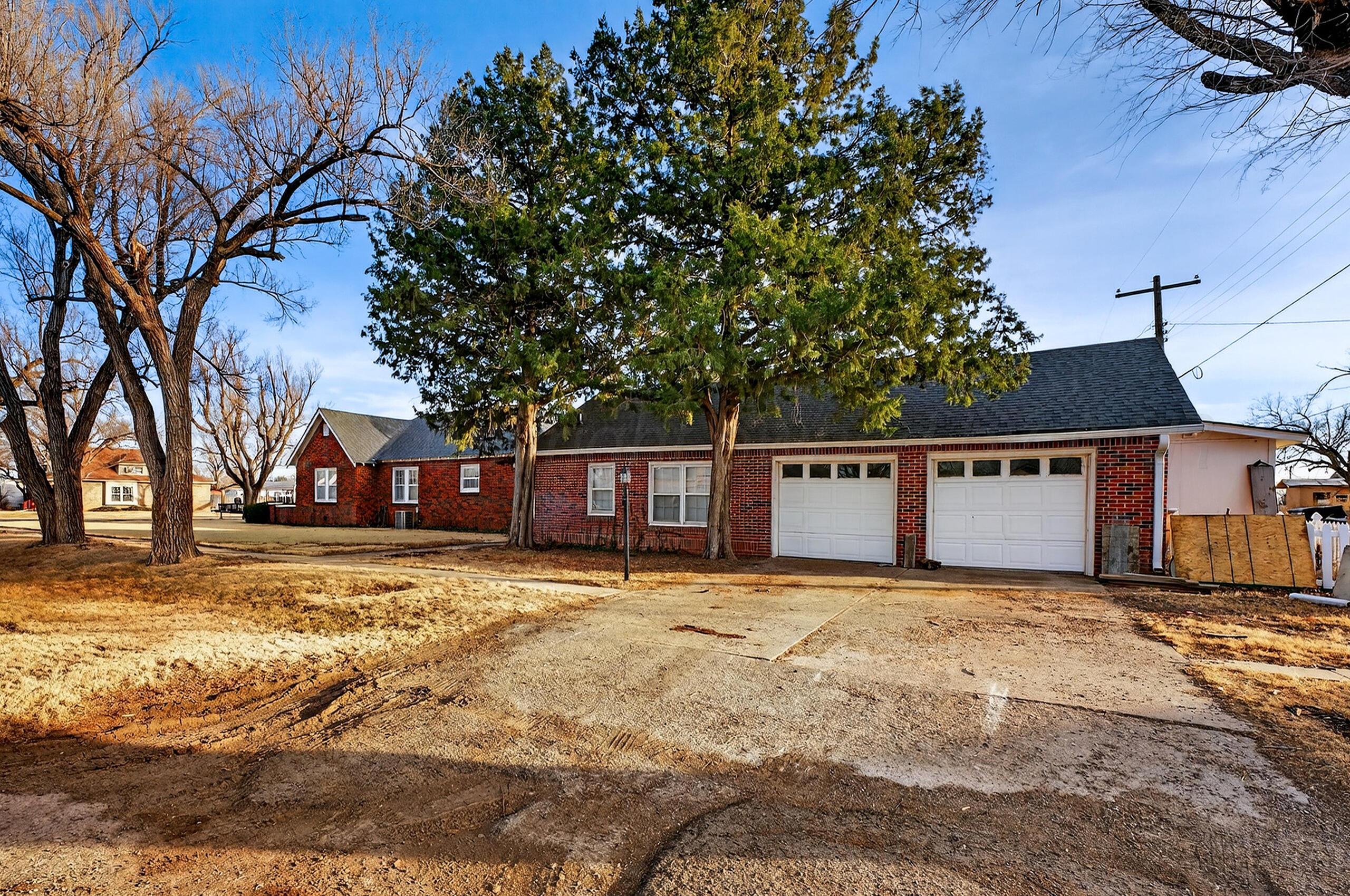 300 North Vine Street Claude, TX 79019 - Photo 8 of 56 008_Front-5