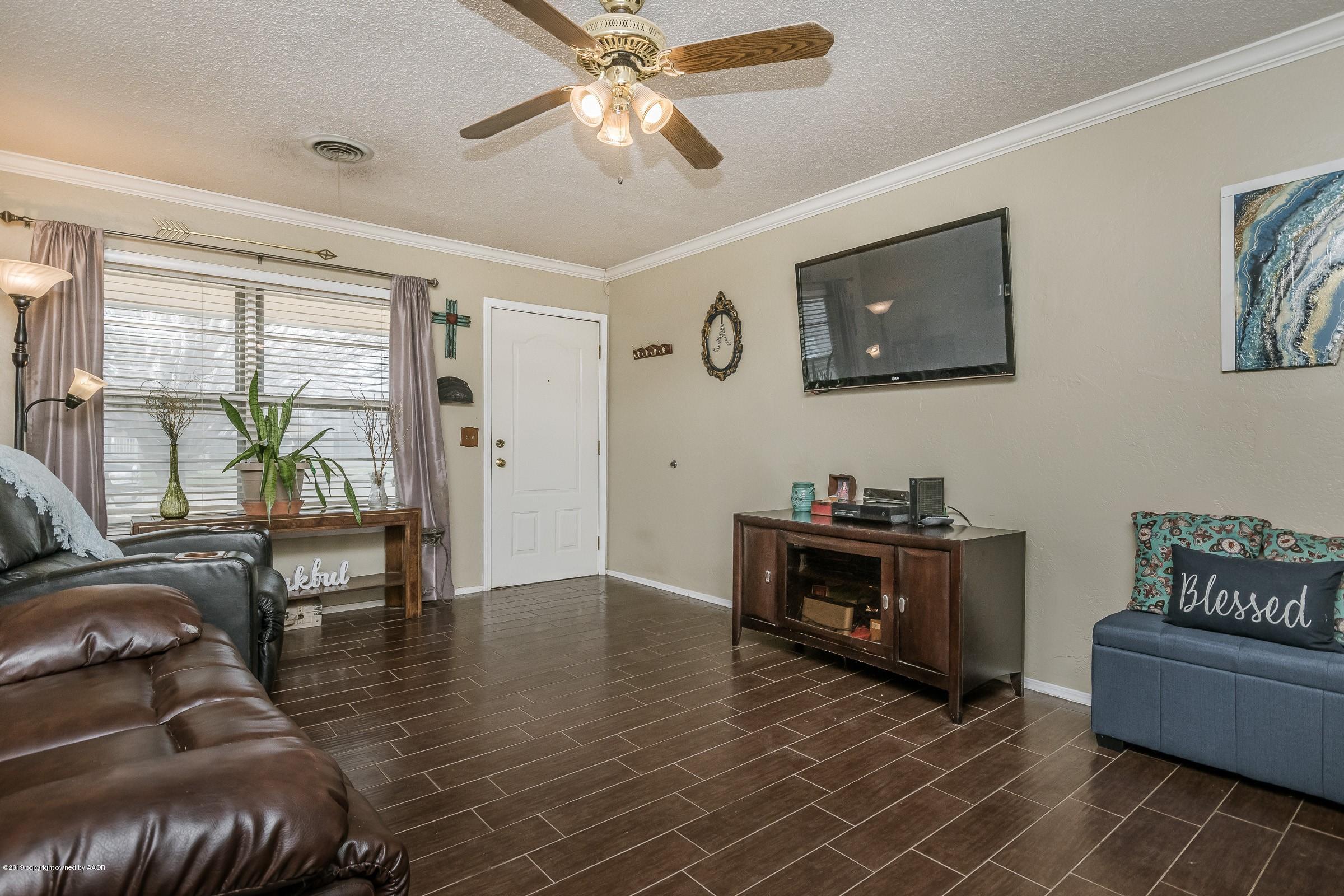 4435 South Travis Street Amarillo, TX 79110 - Photo 4 of 14 003_Living Room-2