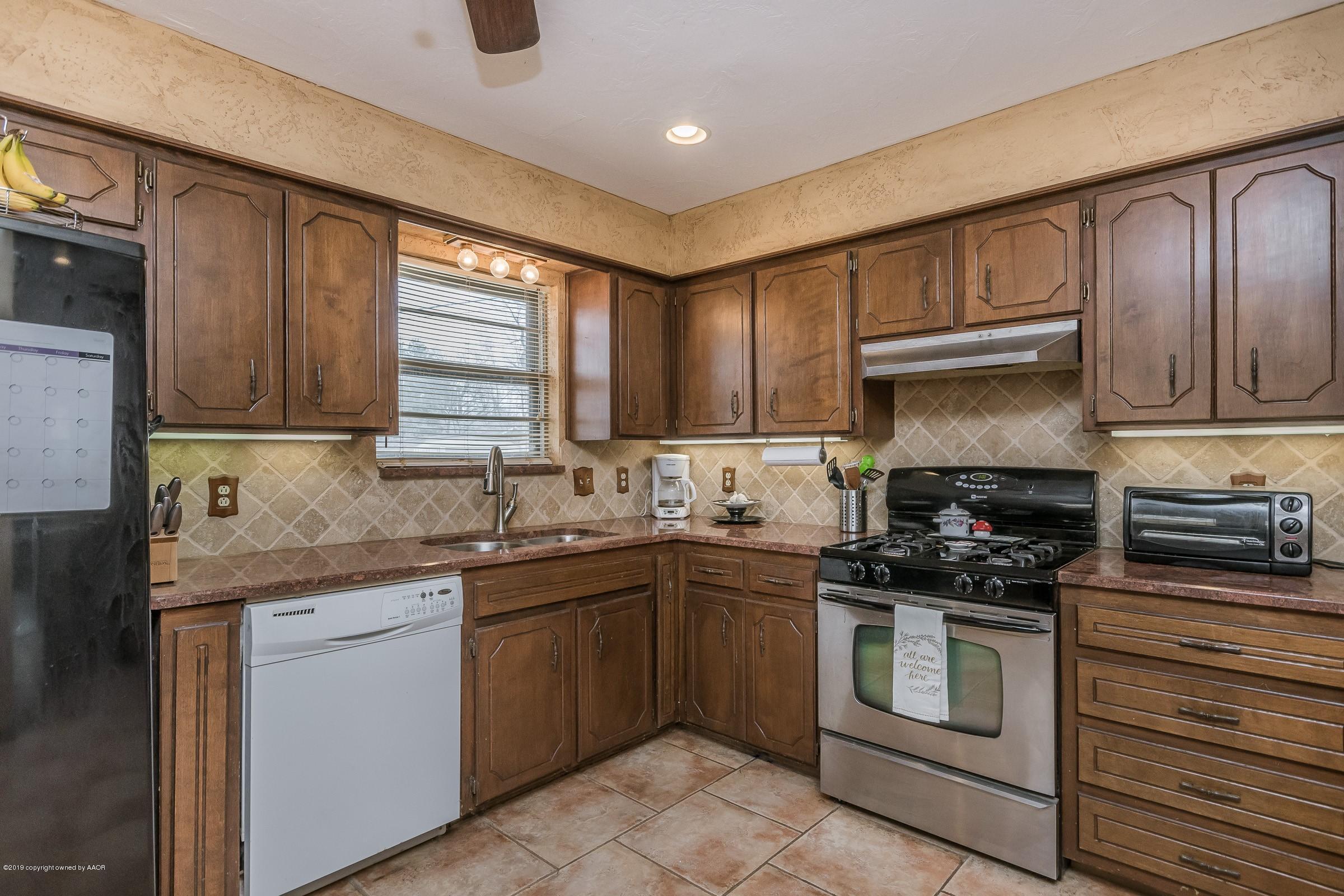 4435 South Travis Street Amarillo, TX 79110 - Photo 7 of 14 005_Kitchen