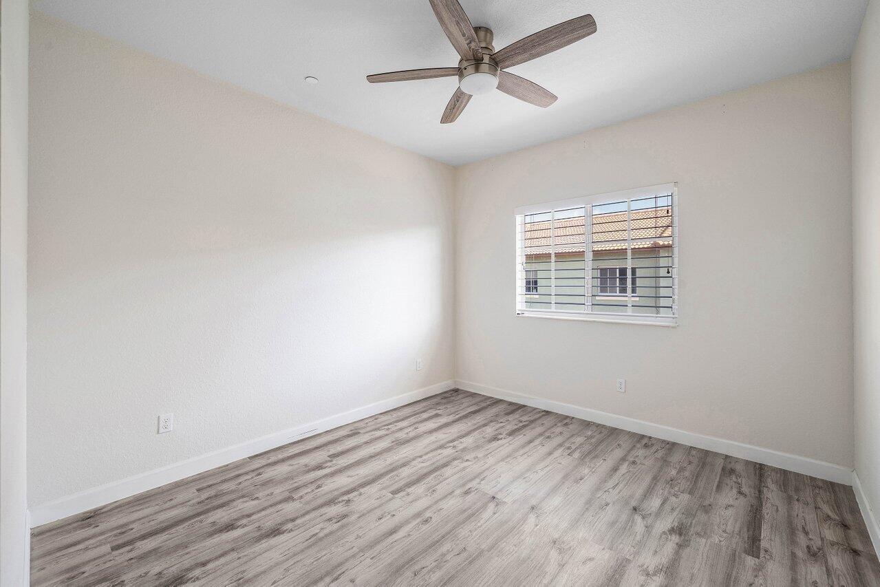 48 Northwest Hawthorne Place Boca Raton, FL 33432 - Photo 28 of 35 Guest Bedroom