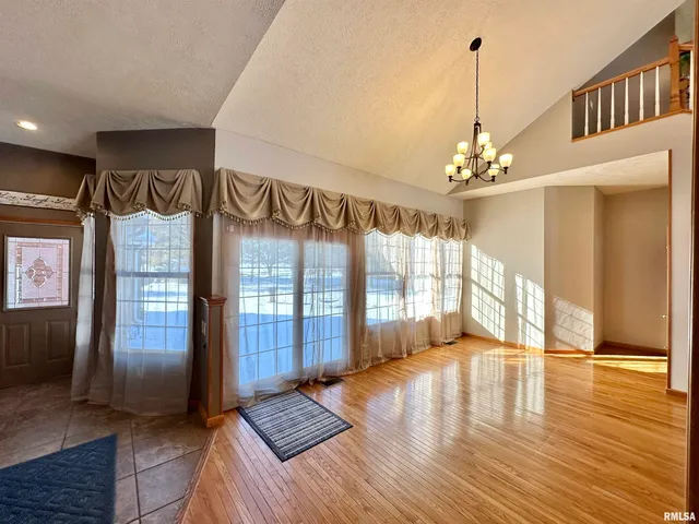 $348,000 | 1 Valevue Acres Drive, Jacksonville, IL 62650