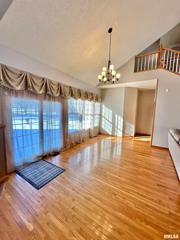 $348,000 | 1 Valevue Acres Drive, Jacksonville, IL 62650