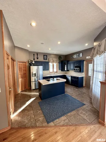 $348,000 | 1 Valevue Acres Drive, Jacksonville, IL 62650