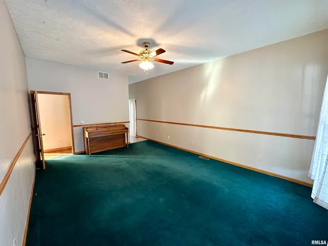 $348,000 | 1 Valevue Acres Drive, Jacksonville, IL 62650