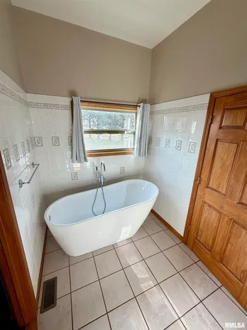 $348,000 | 1 Valevue Acres Drive, Jacksonville, IL 62650