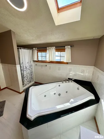 $348,000 | 1 Valevue Acres Drive, Jacksonville, IL 62650