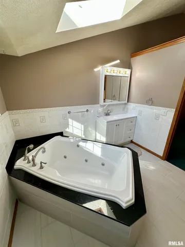 $348,000 | 1 Valevue Acres Drive, Jacksonville, IL 62650