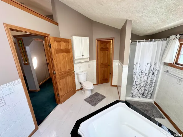 $348,000 | 1 Valevue Acres Drive, Jacksonville, IL 62650