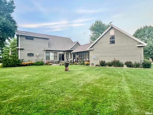 $348,000 | 1 Valevue Acres Drive, Jacksonville, IL 62650