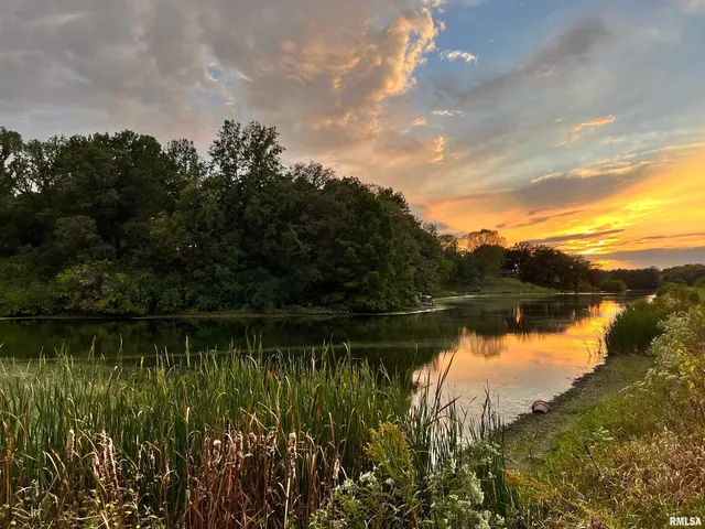 $348,000 | 1 Valevue Acres Drive, Jacksonville, IL 62650