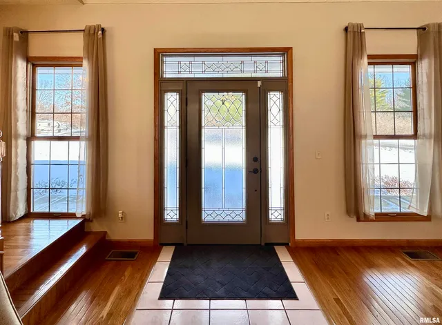 $348,000 | 1 Valevue Acres Drive, Jacksonville, IL 62650