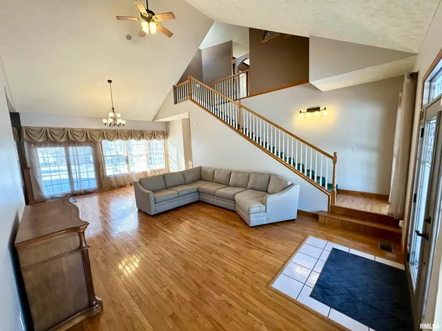 $348,000 | 1 Valevue Acres Drive, Jacksonville, IL 62650