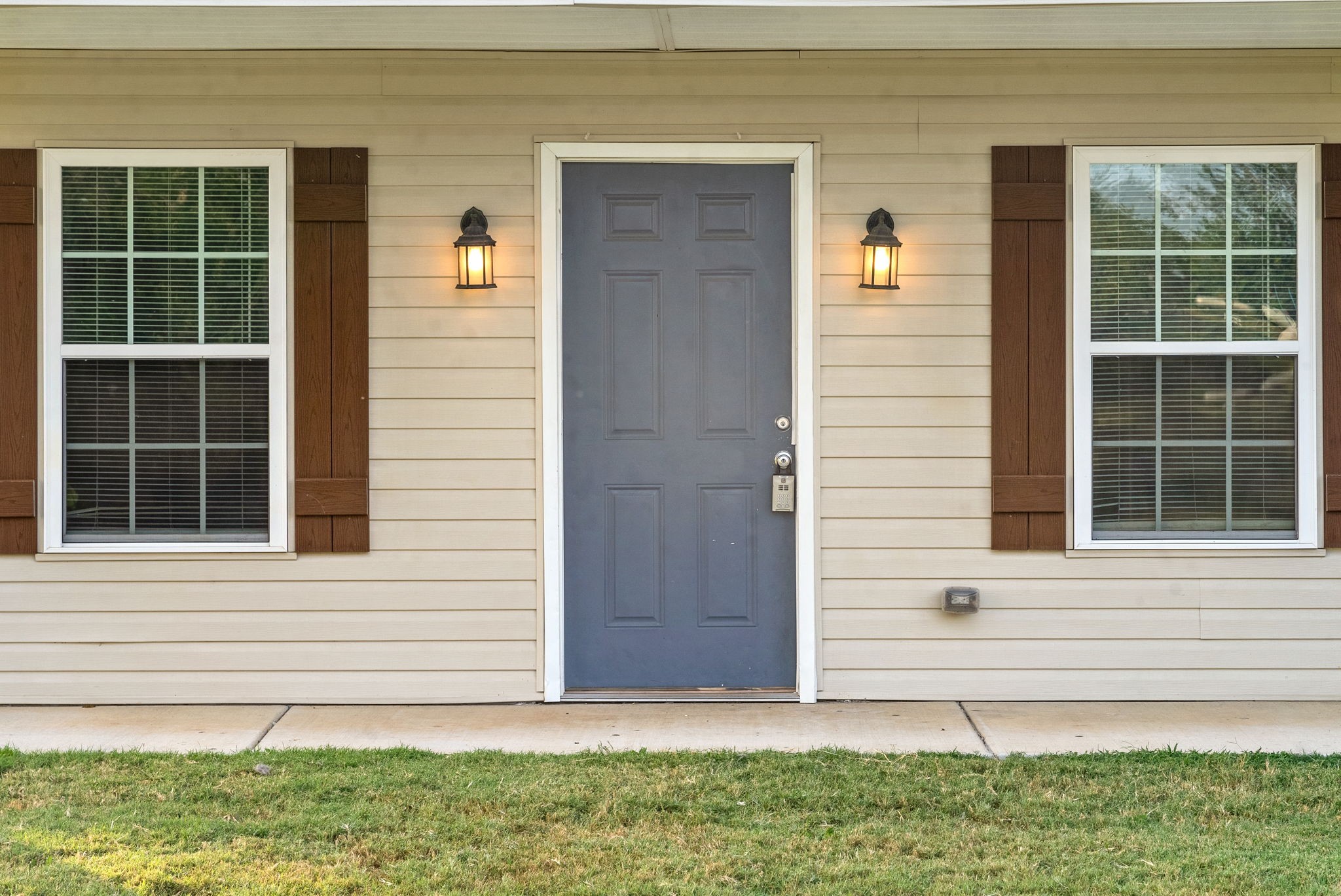 113 Tinsley Drive Pembroke, KY 42266 - Photo 5 of 28 a front view of a house with a yard