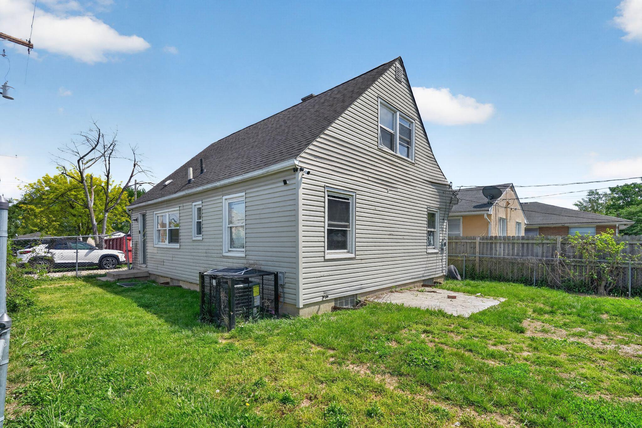 771 South Hampton Road Columbus, OH 43227 - Photo 5 of 33 05_771_S_Hampton_Rd_Columbus_OH_43227-Ex