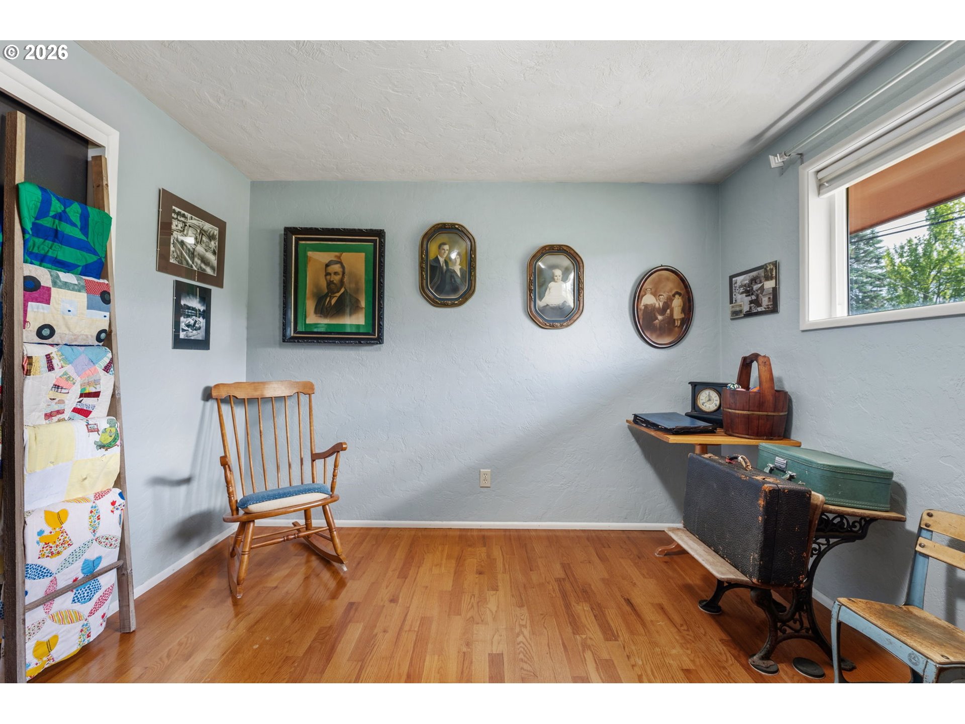 2936 Game Farm Road Springfield, OR 97477 - Photo 16 of 25 a workspace with furniture and window