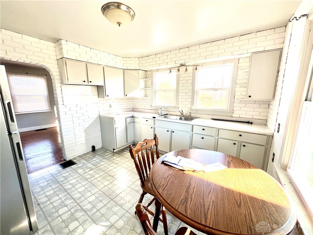 3145 Troy Road Springfield, OH 45504 - Photo 11 of 32