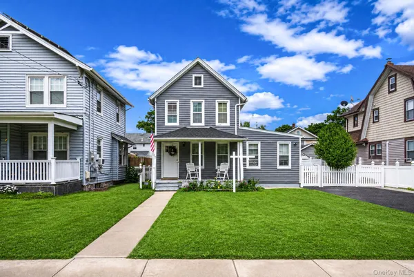 $750,000 | 160 Rocklyn Avenue, Lynbrook, NY 11563