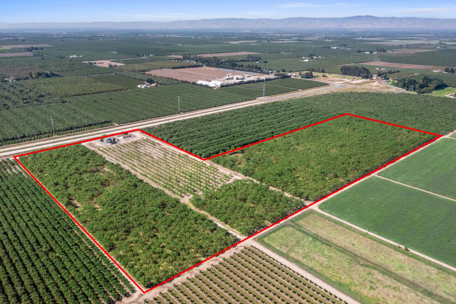 3443 Kansas Avenue Modesto, CA 95358 - Photo 40 of 45 a view of a tennis court