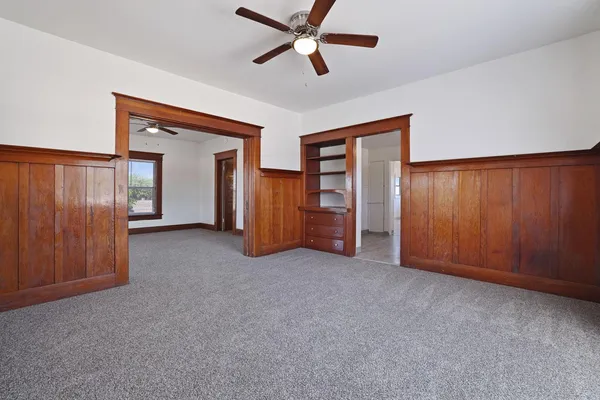 a view of empty room with closet and ceiling fan