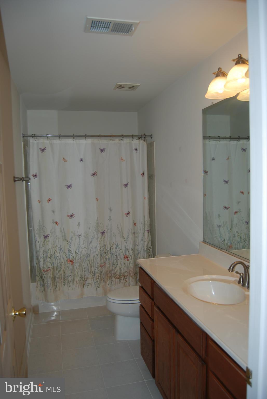 4172 Agency Loop Triangle, VA 22172 - Photo 29 of 30 Bath