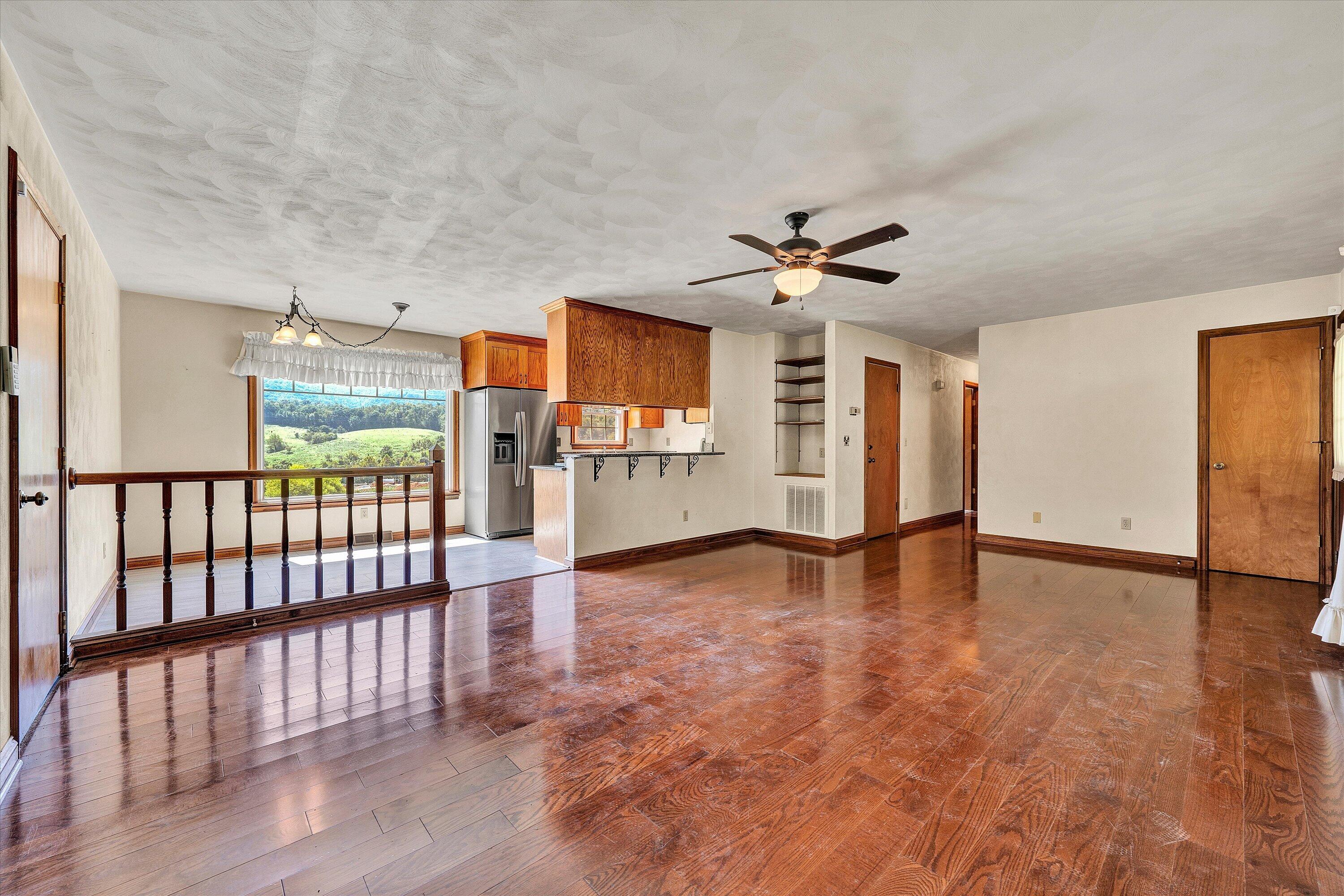 6180 Poage Valley Road Roanoke, VA 24018 - Photo 9 of 46 09-DSC01347