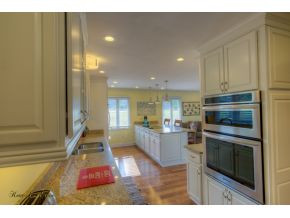 2221 Pendragon Road Kingsport, TN 37660 - Photo 8 of 24 Kitchen