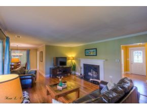 2221 Pendragon Road Kingsport, TN 37660 - Photo 10 of 24 Living Room